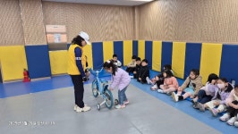 구로남초등학교병설유치원5,6,7세(37명)2개반으로 - ◈ 구로구청,서초구청,은평구청자전거교통안전교육 - 녹색자전거봉사단연합... 