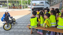 금천구자전거안전교육(한신유치원06.09)-4 - ◈ 구로구청,서초구청... 녹색자전거봉사단연합 금천구자전거안전교육(한신유치원06.09)-4