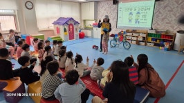 구로남초등학교병설유치원5,6,7세(37명)2개반으로 - ◈ 구로구청,서초구청,은평구청자전거교통안전교육 - 녹색자전거봉사단연합... 