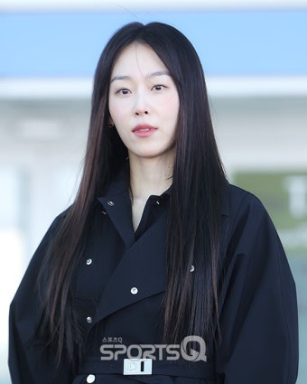 밀라노 패션위크 참석차 출국하는 오늘자 서현진.jpg - 악플달면... 20대들의 알흠다운 공간 밀라노 패션위크 참석차 출국하는 오늘자 서현진.jpg