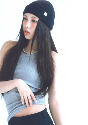 [뉴진스] NewJeans How Sweet 스탠다드 버전 속 혜인 - Soul Lounge - 소울드레서 (SoulDresser) 소울드레서 (SoulDresser)