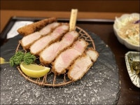 유행인게 이해 안간다는 반응이 많은 돈까스.jpg - 악플달면 쩌리쩌려버려 - ＊여성시대＊ 차분한 20대들의 알흠다운 공간 유행인게 이해... 