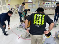 2023년 아빠와 함께하는 숲데이 - 다람쥐와 청설모🐿️🌰 - 2023년 행사사진 - 용인성체유치원 2023년 아빠와 함께하는 숲데이 - 다람쥐와... 