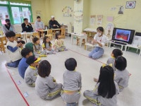 2023년 아빠와 함께하는 숲놀이 - 화산폭발🌋 - 2023년 행사사진 - 용인성체유치원 2023년 아빠와 함께하는 숲놀이 - 화산폭발🌋