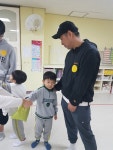 2023년 아빠와 함께하는 숲데이 - 다람쥐와 청설모🐿️🌰 - 2023년 행사사진 - 용인성체유치원 2023년 아빠와 함께하는 숲데이 - 다람쥐와... 