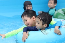 김해 하늘 농장 물놀이! - ············ 행복나래(만5세) - 사랑속에서 꿈을 키우는 세계로교회 부설 제일어린이집 김해 하늘 농장 물놀이!