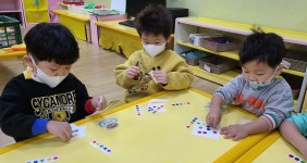 여러 가지 모양으로 놀이해요^^ - ········· 고운햇살(만2세) - 사랑속에서 꿈을 키우는 세계로교회 부설 제일어린이집 여러 가지 모양으로... 