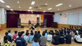 비보이 섭외 1위 갬블러크루가 충주 덕신초와 함께하는 창의공감... 1위 갬블러크루가 충주 덕신초와 함께하는 창의공감 예술체험 공연!... 