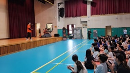 공연섭외1순위 비보이 갬블러크루가 서울문현초등학교 학생들에게... 갬블러크루가 서울문현초등학교 학생들에게 선물하는 학생중심... 