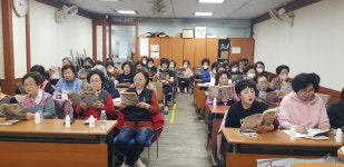 23/4/6목오후반 봄학기50명&부라보아줌마-풍금 - 광남동2동 24.4.27소풍 - 정계순노래교실 23/4/6목오후반 봄학기50명&부라보아줌마-풍금