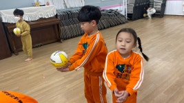 슈바이처반 체육활동🏐 - 23 기쁨가득 슈바이처반 - 꿈내리유치원(대전 중구) 슈바이처반 체육활동🏐