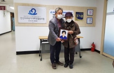 안산의료복지사회적협동조합영정사진증정 - 영정봉사 - 影幀... (新老人)-노인들의 화려한 변신 안산의료복지사회적협동조합영정사진증정