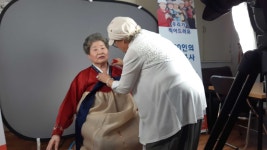 고명호+서수원 경로당 - 영정봉사 - ▶ 영정봉사 - 影幀 - 은빛둥지-신노인(新老人)-노인들의 화려한 변신 고명호+서수원 경로당 - 영정봉사