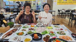 8월15일부터17일까지 군산 신시도 산아래 식당 가족모임... 축구 지도자 유호준 8월15일부터17일까지 군산 신시도 산아래 식당 가족모임