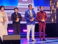 가수 이성재 연예예술상 수상 2 - ▣ 사진 앨범 - (사)한국연예예술인총연합회 오산지회 트로트 노래교실 가수 이성재 연예예술상 수상 2