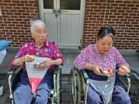 연꽃피는집 ㅡ 하늘보기 - 프로그램 - 연꽃피는집노인요양원 연꽃피는집 ㅡ 하늘보기