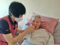 연꽃피는집 ㅡ 수박화채 - 프로그램 - 연꽃피는집노인요양원 연꽃피는집 ㅡ 수박화채