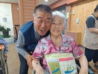 연꽃피는집 ㅡ 치킨파티 - 프로그램 - 연꽃피는집노인요양원 연꽃피는집 ㅡ 치킨파티