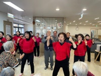 2025년 11월 13일 - 신나는 라인댄스 공연 관람 - 공경과 나눔의 재가노인복지 - 여민동락공동체 2025년 11월 13일 - 신나는 라인댄스 공연 관람