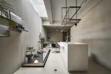 천장을 뚫어 빛을 쏟아붓다 - ♣ 생활 정보 ♣ - 감자바우 산약초 (인테리어) “50년 된 낡은 집의 대반전”.. 천장을 뚫어 빛을 쏟아붓다