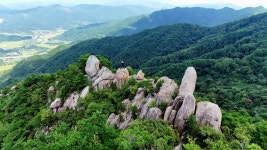 26년5월10일=월여산=863m~재안산720m(철쭉과 만물상의 조화)... 26년5월10일=월여산=863m~재안산720m(철쭉과 만물상의 조화)