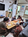 2026년 3월 인지활동 프로그램(퍼즐맞추기, 수학교실, 신무지찢기활동) - 프로그램 사진 - 문수효마을 2026년 3월 인지활동 프로그램... 