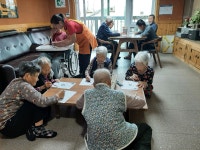 2026년 3월 인지활동 프로그램(퍼즐맞추기, 수학교실, 신무지찢기활동) - 프로그램 사진 - 문수효마을 2026년 3월 인지활동 프로그램... 