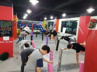 13년동안 하루도 문닫지 않은 체육관에서 운동 하세요 - 운동사진 - 슈퍼스타짐본관 (킥복싱다이어트,복싱,헬스,무에타이.) 13년동안 하루도... 