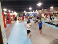 제일 늦게까지 운영하는 체육관 - 운동사진 - 슈퍼스타짐본관 (킥복싱다이어트,복싱,헬스,무에타이.) 제일 늦게까지 운영하는 체육관