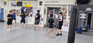 주말에도 노력하는 체육관 - 운동사진 - 슈퍼스타짐본관 (킥복싱다이어트,복싱,헬스,무에타이.) 주말에도 노력하는 체육관