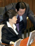 - ........박근혜 대통령사진1 - 근혜 러브하우스 국민의 힘. 이들은 왜일까. 야합 사기탄핵 동업자 이기 때문 에 불가피한 선택 일까.?