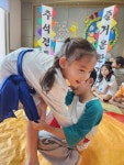동트는 추석맞이 한마당-3(씨름대회) - 푸른나무(7세 박혜진선생님) - 송천동트는어린이집 동트는 추석맞이 한마당-3(씨름대회)