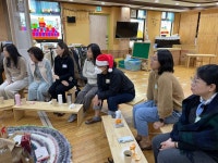 23년 책마담 송년모임 이야기 - 꿈틀☆그림책연구소 - 금오유치원 (숲*생태*그림책*모험놀이터) 금오유치원 (숲*생태*그림책*모험놀이터)