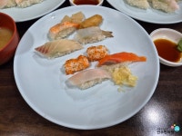 허름해도 줄 서서 먹는 종로 초밥 맛집 서울초밥 - 견우가 먹어본 맛집 - 나는 어깨통증 없이 산다 종로맛집 겉만 보고 판단 금지! 허름해도 줄 서서... 