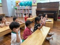 미용실에 온 괜찮아 아저씨/영어/놀이체육 - 사랑가득친구들 - 꿈돌이예능어린이집 미용실에 온 괜찮아 아저씨/영어/놀이체육