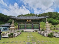 초여름 용수사 누각에서 부처님을 뵈옵고. . . ＜ 영남예술아카데미... 초여름 용수사 누각에서 부처님을 뵈옵고. . . ＜ 영남예술아카데미... 