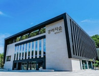춘천에 있다는 국내 최대 반려견 테마파크 강아지숲.jpg - 악플달면 쩌리쩌려버려 - ＊여성시대＊ 차분한 20대들의 알흠다운 공간 춘천에... 