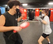 오마이걸 미미의 복싱 실력.gif - 악플달면 쩌리쩌려버려 - ＊여성시대＊ 차분한 20대들의 알흠다운 공간 오마이걸 미미의 복싱 실력.gif