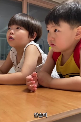 성격이 너무 달라서 신기한 홍영기 아들 둘 - 악플달면 쩌리쩌려버려... 차분한 20대들의 알흠다운 공간 성격이 너무 달라서 신기한 홍영기 아들 둘