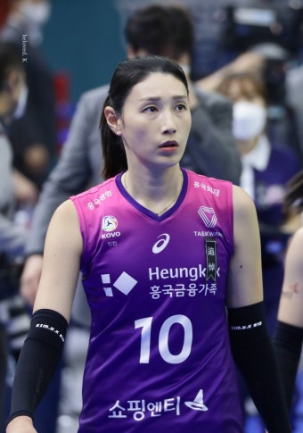 요즘 아이돌급으로 홈마 붙은 여자배구 선수들 - 악플달면... 차분한 20대들의 알흠다운 공간 요즘 아이돌급으로 홈마 붙은 여자배구 선수들