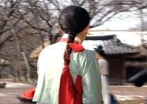 뉴진스 민지가 댕기를 맨 방식 - 악플달면 쩌리쩌려버려 - ＊여성시대＊ 차분한 20대들의 알흠다운 공간 뉴진스 민지가 댕기를 맨 방식