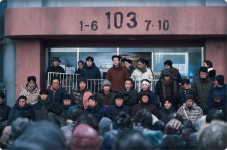 대지진에 우리 아파트만 살아남았다/ 영화 콘크리트 유토피아... 알흠다운 공간 대지진에 우리 아파트만 살아남았다/ 영화 콘크리트 유토피아