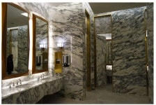 한국 공중화장실에 문화충격 받은 새터민들.jpg - 악플달면 쩌리쩌려버려 - ＊여성시대＊ 차분한 20대들의 알흠다운 공간 한국 공중화장실에... 