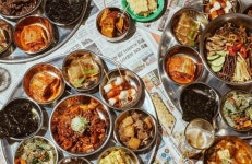 뉴욕 다운타운에 오픈한 기사식당.jpg - 악플달면 쩌리쩌려버려... 차분한 20대들의 알흠다운 공간 뉴욕 다운타운에 오픈한 기사식당.jpg