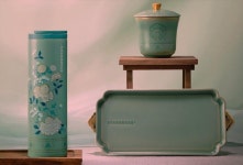 강진군, 스타벅스와 손잡고 강진청자 상품 출시 - 쩌리쩌리쩌리쩌리... 20대들의 알흠다운 공간 강진군, 스타벅스와 손잡고 강진청자 상품 출시