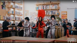 이희문 오방神과 : Tiny Desk Korea - 악플달면 쩌리쩌려버려... 차분한 20대들의 알흠다운 공간 이희문 오방神과 : Tiny Desk Korea
