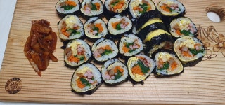 쫄깃 쫄깃매콤한 오징어김밥, - 레시피 없는 간단 요리방 - 부치미네참살이 쫄깃 쫄깃매콤한 오징어김밥,