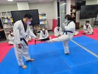 2025.09.24.(수) 수업(태권도,문해기초,문해심화,중,고등합반) 사진 - 야학 풍경 - 동두천 두드림장애인학교 2025.09.24.(수) 수업(태권도... 