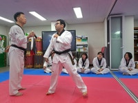 2025.06.25.(수) 수업(태권도,문해기초,문해심화,중등,고등,난타) 사진... 06.25.(수) 수업(태권도,문해기초,문해심화,중등,고등,난타) 사진