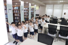 - 6세 ♥······ 들꽃향기 - ♥ 대구과학대학교부설유치원 ♥ 생각주머니에 쏙쏙! 이거 내가 좋아하는 책이네? 여기도 있어! 우리 아이들의... 